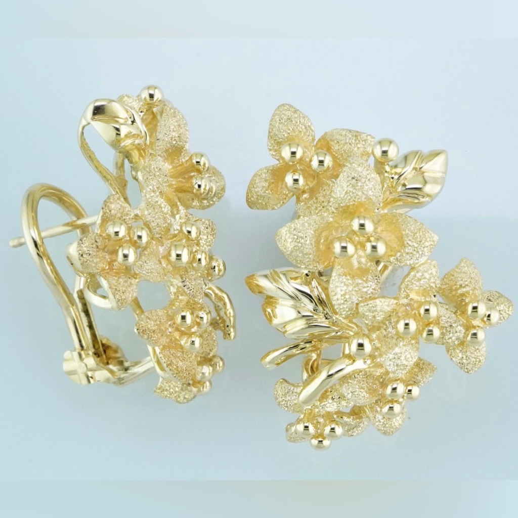 14k Yellow Gold Detailed Floral Earrings